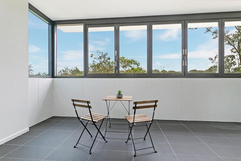 Stylish And Neat Two Bed Apartment In Wentworth Point - Perths Hotel 8