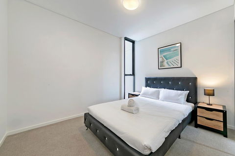 Stylish And Neat Two Bed Apartment In Wentworth Point - Perths Hotel 6