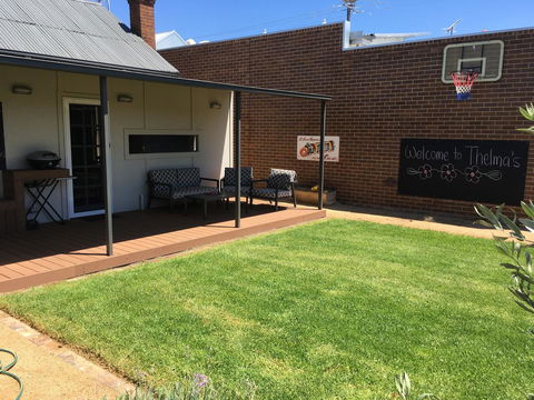 Thelma's Temora - Perths Hotel 11