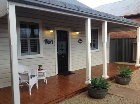 Thelma's Temora - Perths Hotel 1