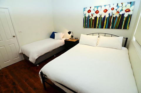 Thelma's Temora - Perths Hotel 5