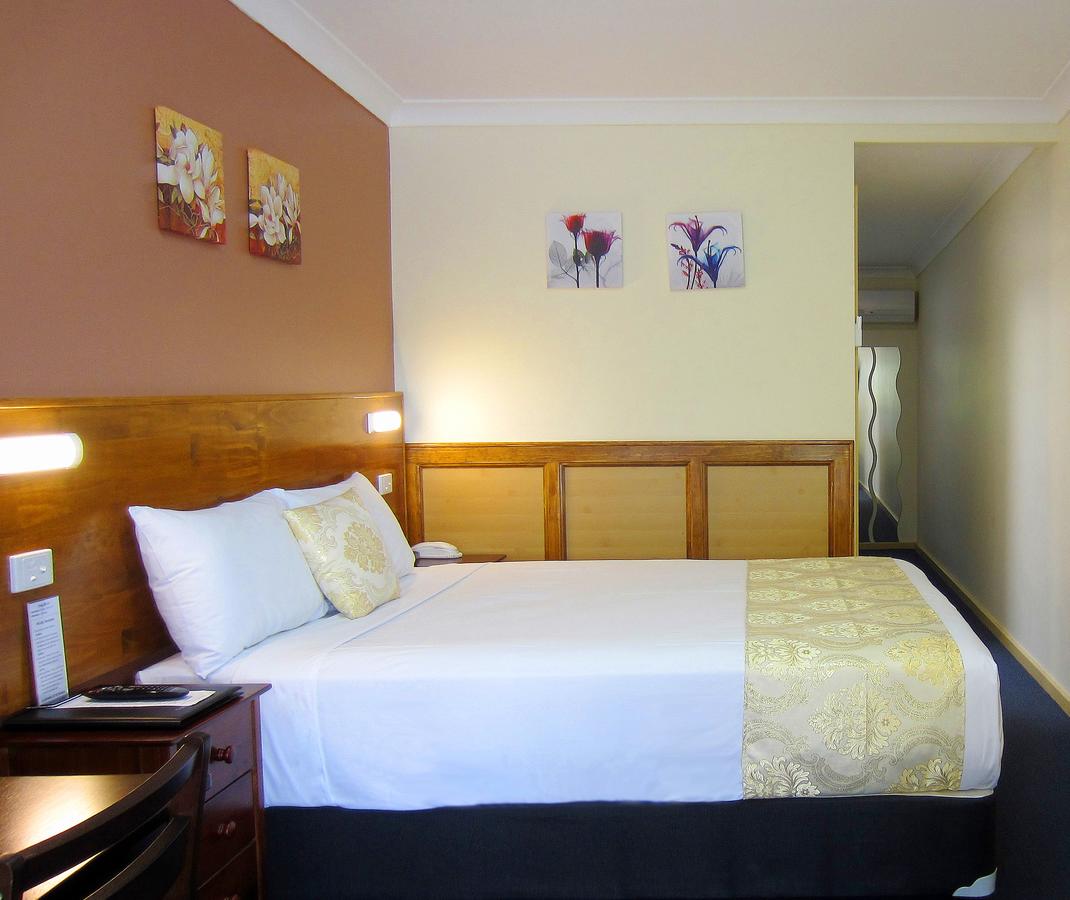 Dumaresq Island NSW Perths Hotel