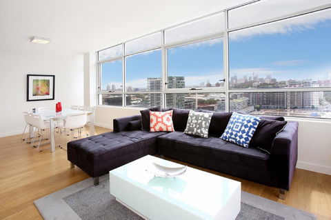Gadigal Groove - Modern And Bright 3BR Executive Apartment In Zetland With Views - Perths Hotel 0