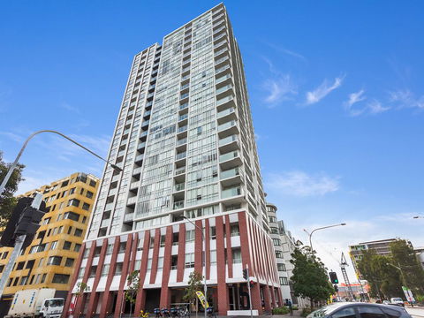 Gadigal Groove - Modern And Bright 3BR Executive Apartment In Zetland With Views - Perths Hotel 10
