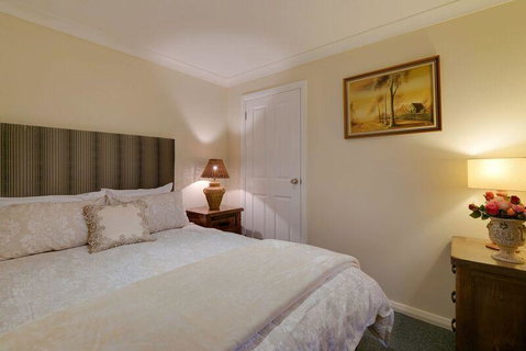 Mountainside B & B - Perths Hotel 24