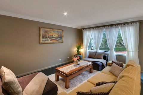 Mountainside B & B - Perths Hotel 26