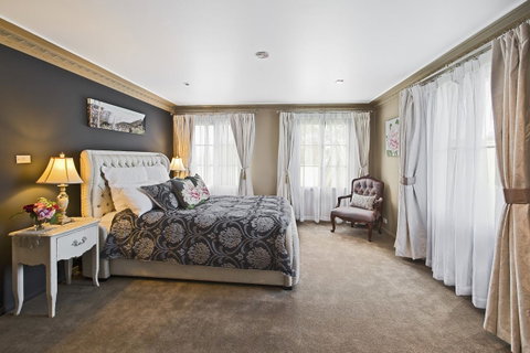 Mountainside B & B - Perths Hotel 21
