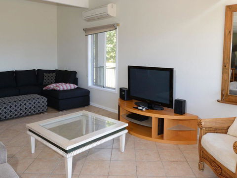 2 Cliff Road - Perths Hotel 9