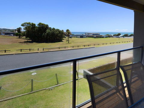 2 Cliff Road - Perths Hotel 4