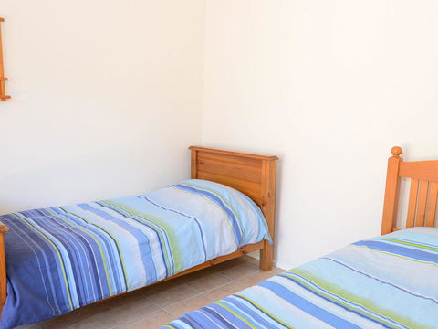 2 Cliff Road - Perths Hotel 2