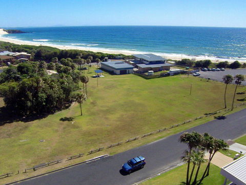 2 Cliff Road - Perths Hotel 0