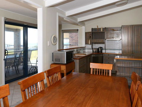 2 Cliff Road - Perths Hotel 5