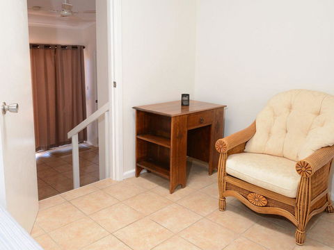 2 Cliff Road - Perths Hotel 10