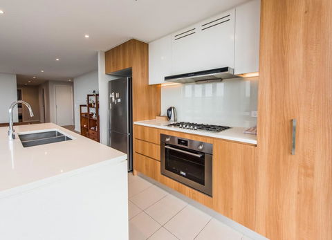 180Â° Water View Three Bedroom (wooden Furniture) - Perths Hotel 31