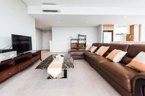 180Â° Water View Three Bedroom (wooden Furniture) - Perths Hotel 26