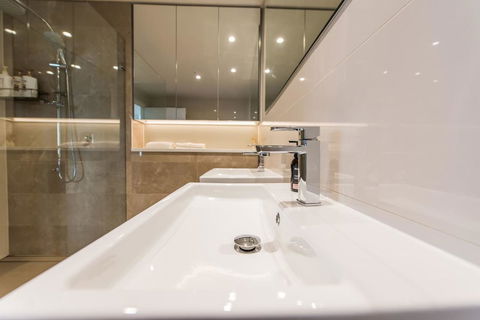 180Â° Water View Three Bedroom (wooden Furniture) - Perths Hotel 17