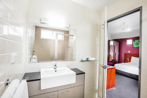 Novotel Darwin Airport - Perths Hotel 10