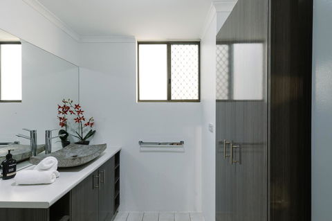 CitySide Apartment - 2 Bedroom With Private Courtyard - Perths Hotel 21