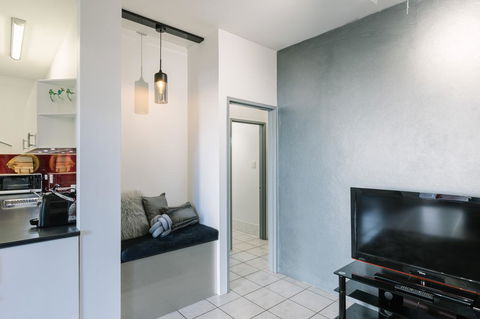 CitySide Apartment - 2 Bedroom With Private Courtyard - Perths Hotel 8