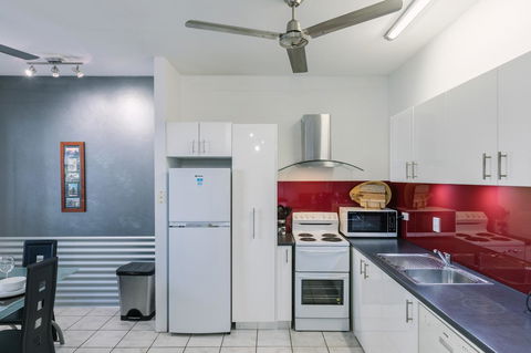 CitySide Apartment - 2 Bedroom With Private Courtyard - Perths Hotel 3