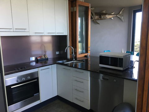Lennox Holiday Apartments - Perths Hotel 12