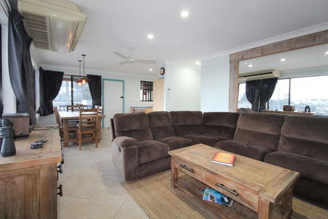 Bombora, 3/4 East Street - Perths Hotel 1