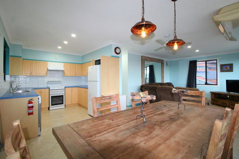 Bombora, 3/4 East Street - Perths Hotel 2