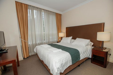 Bond 314 - Perths Hotel 1