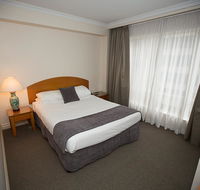 Bond 512 - Perths Hotel