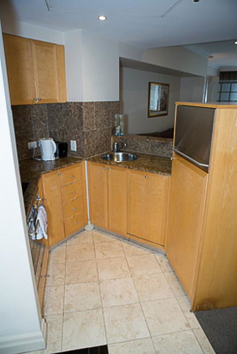 Bond 512 - Perths Hotel 3