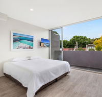 Bondi Beach Studio King Suite  Balcony - Perths Hotel