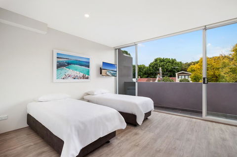 Bondi Beach Studio King Suite + Balcony - Perths Hotel 1
