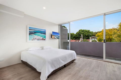 Bondi Beach Studio King Suite + Balcony - Perths Hotel 0