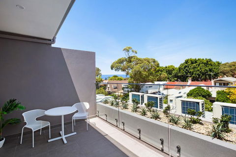 Bondi Beach Studio Penthouse Suite + Balcony - Perths Hotel 2