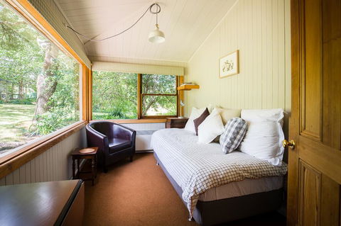 Braeside Mount Macedon Country Retreat Bed And Breakfast - Perths Hotel 2