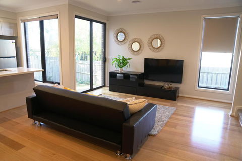 Brand New House Near Box Hill - Perths Hotel 1