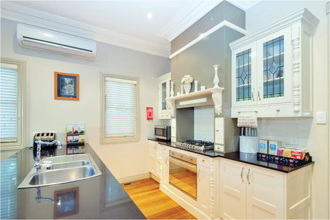 Brantwood Cottage Luxury Accommodation - Perths Hotel 1