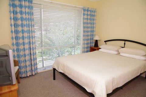 Breakers 1, 13 East Street - Perths Hotel 2