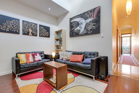 Bright And Airy Home Tucked Away In Funky Newtown - Perths Hotel 2