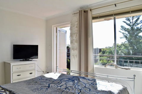 BRIGHT And Airy TOP FLOOR Apartment With FAB Views - Perths Hotel 1