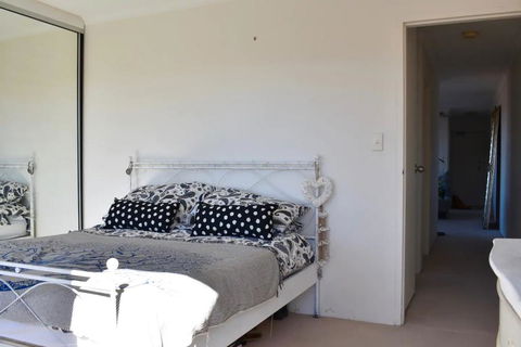 BRIGHT And Airy TOP FLOOR Apartment With FAB Views - Perths Hotel 3