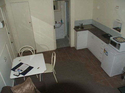 Bristol House Accommodation - Perths Hotel 2