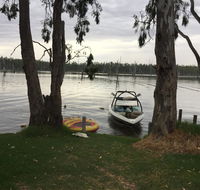 Bundalong Waterfront - Perths Hotel
