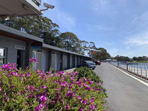 Burnie Airport Motel - Perths Hotel 0