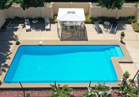 Burringa Garden Motel - Perths Hotel 1