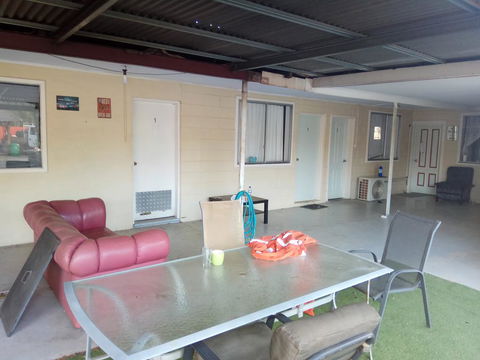 Burt St Gardens - Perths Hotel 1