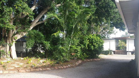 Bushchooks Travellers Village - Perths Hotel 2