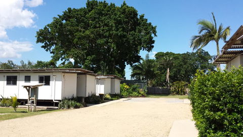 Bushchooks Travellers Village - Perths Hotel 3