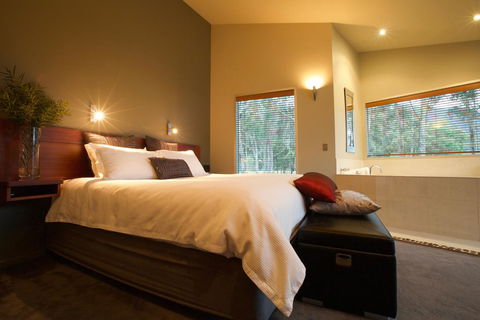 Bushland - Perths Hotel 1
