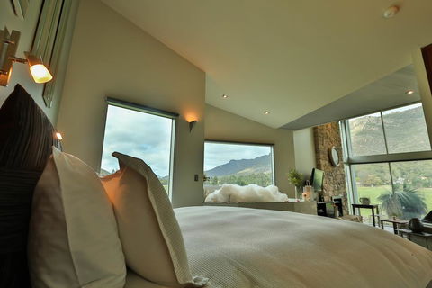 Bushland - Perths Hotel 2